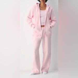 ARITZIA PINK SWEAT SET